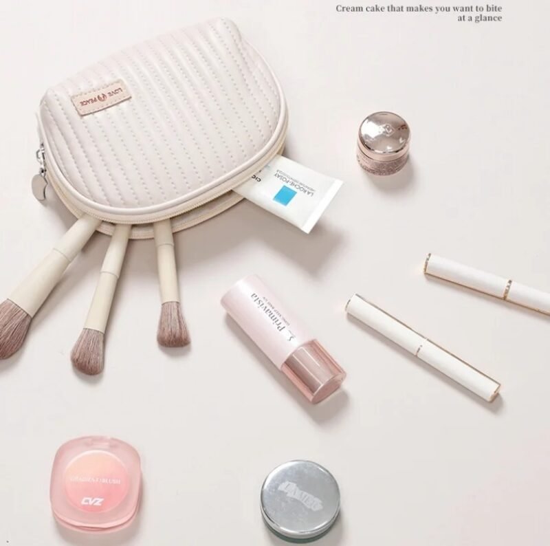 1722374239WhatsApp Image 2024-07-29 at 10.58.53 AM (2) Cosmetiquera Medialuna